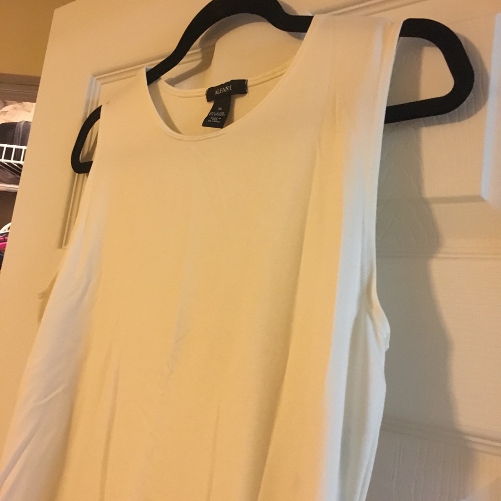 Alfani sleeveless ivory top NWT